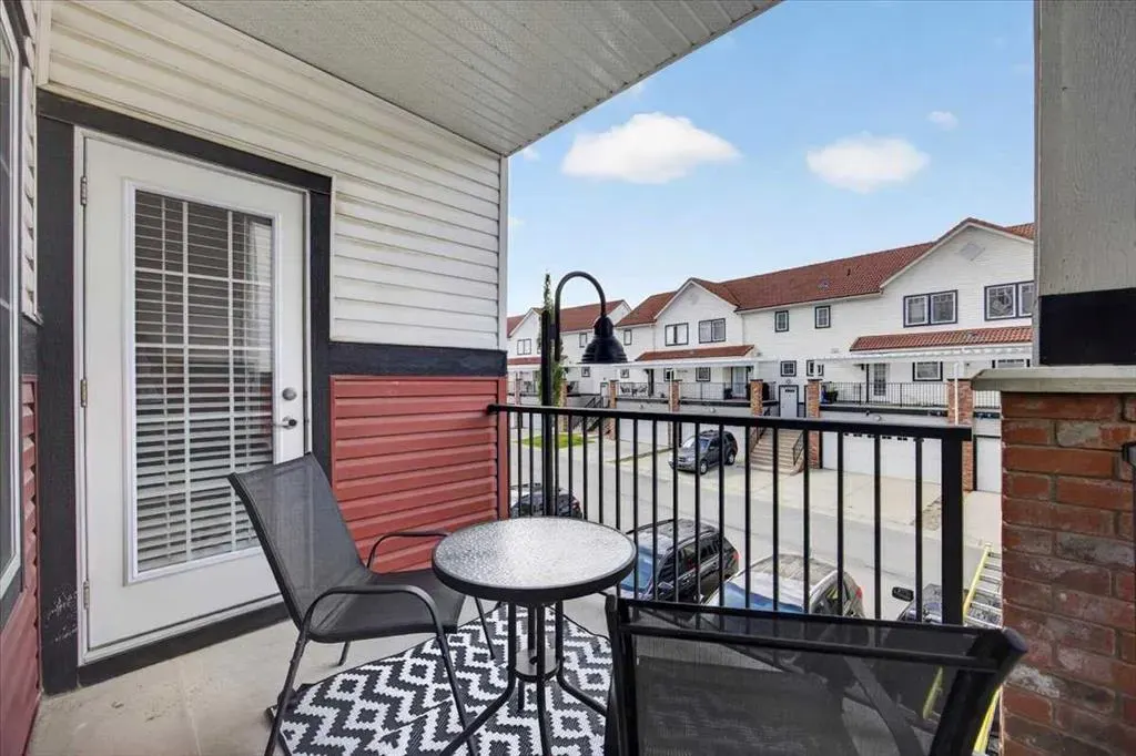 20 Royal Oak Plaza NW #226