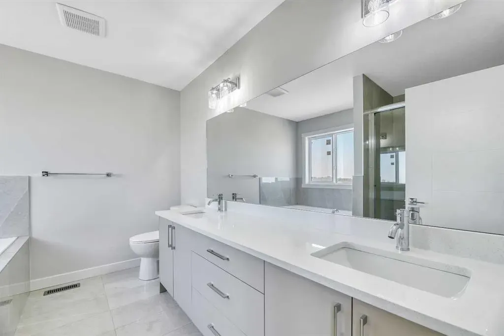 154 Lakewood Crescent