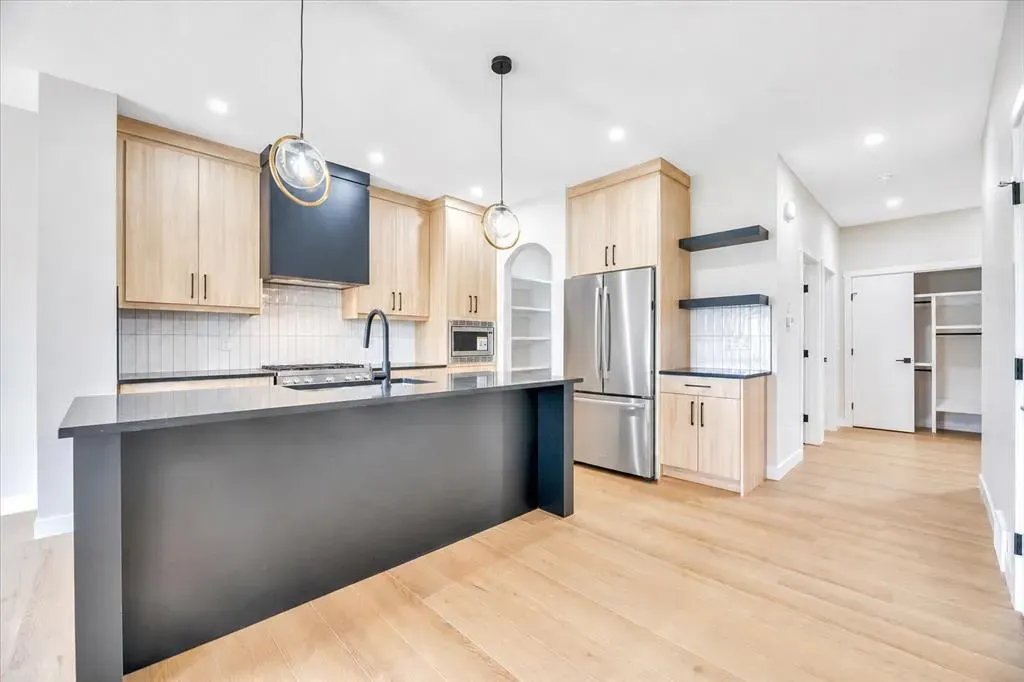 112 Lakewood Crescent