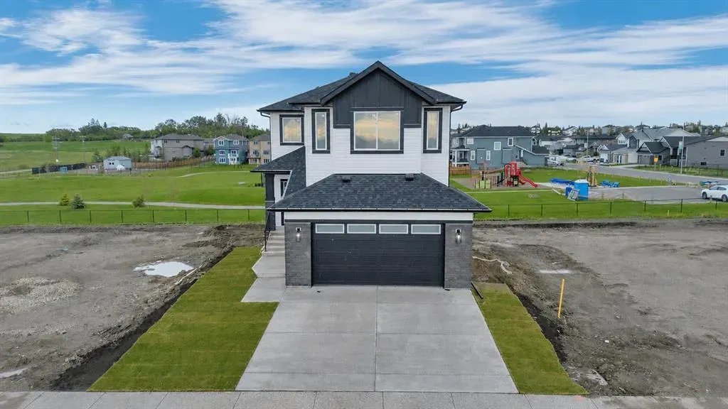 112 Lakewood Crescent