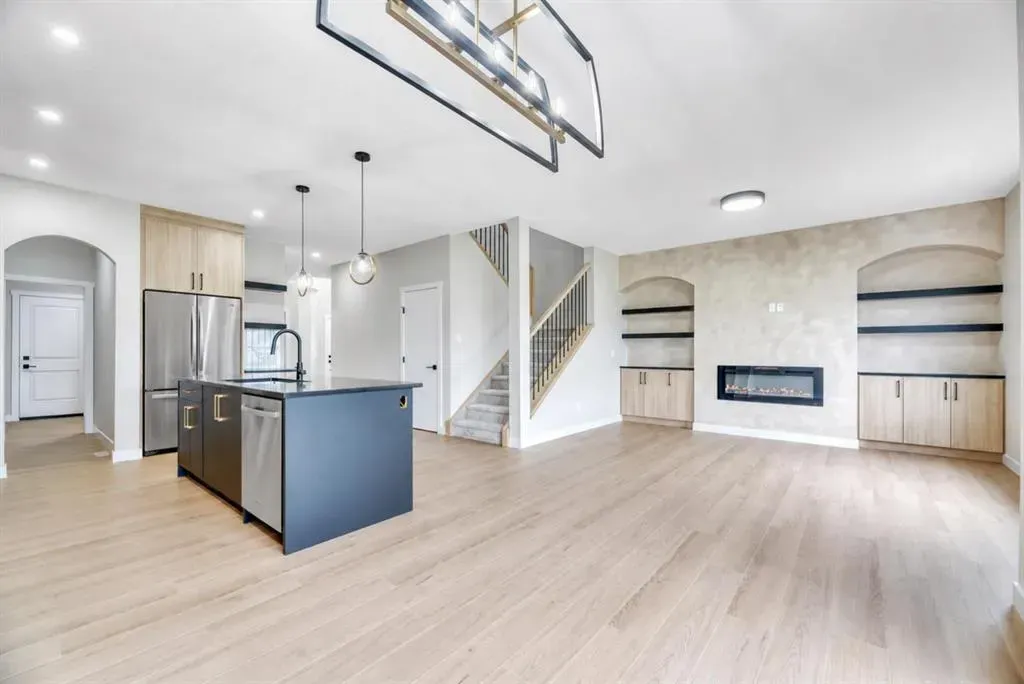 112 Lakewood Crescent