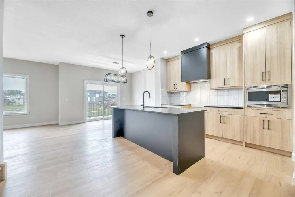 112 Lakewood Crescent