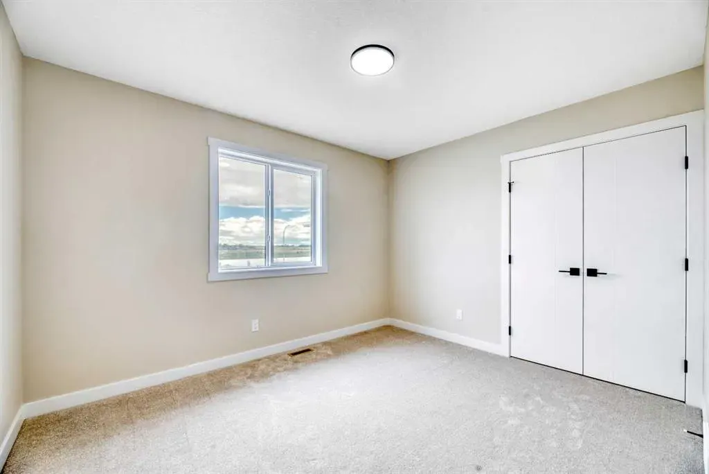112 Lakewood Crescent