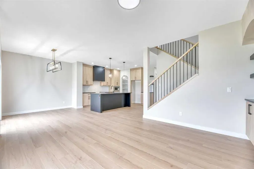 112 Lakewood Crescent