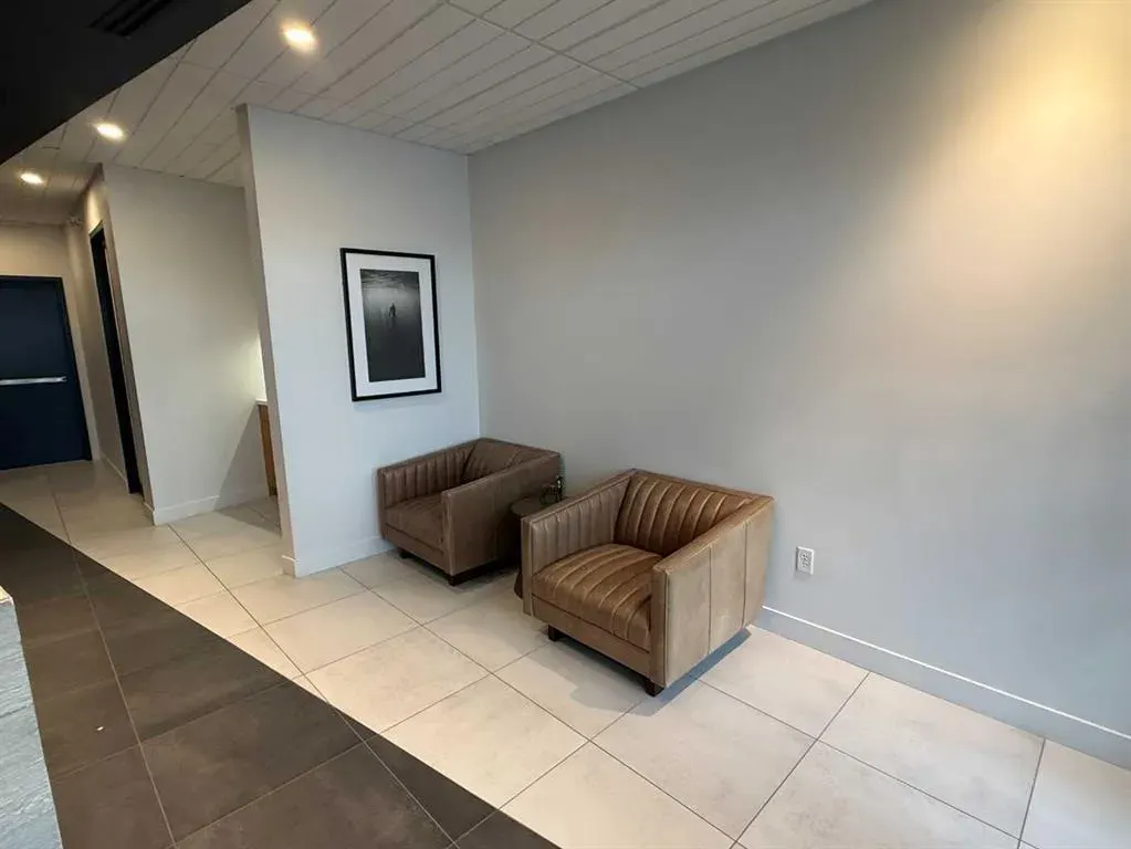 2903 Kingsview Boulevard SE #401 & 402