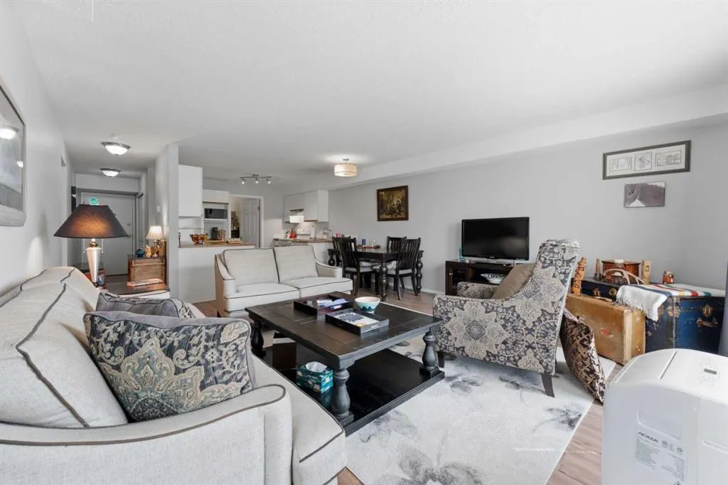 105 7 Avenue SE #208