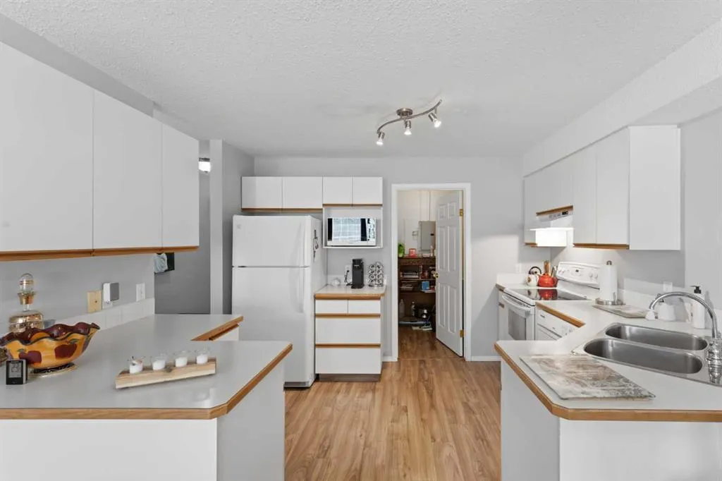 105 7 Avenue SE #208