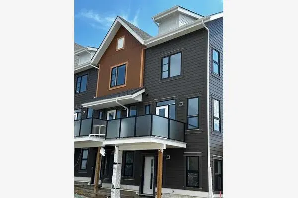 102 livingston Common NE