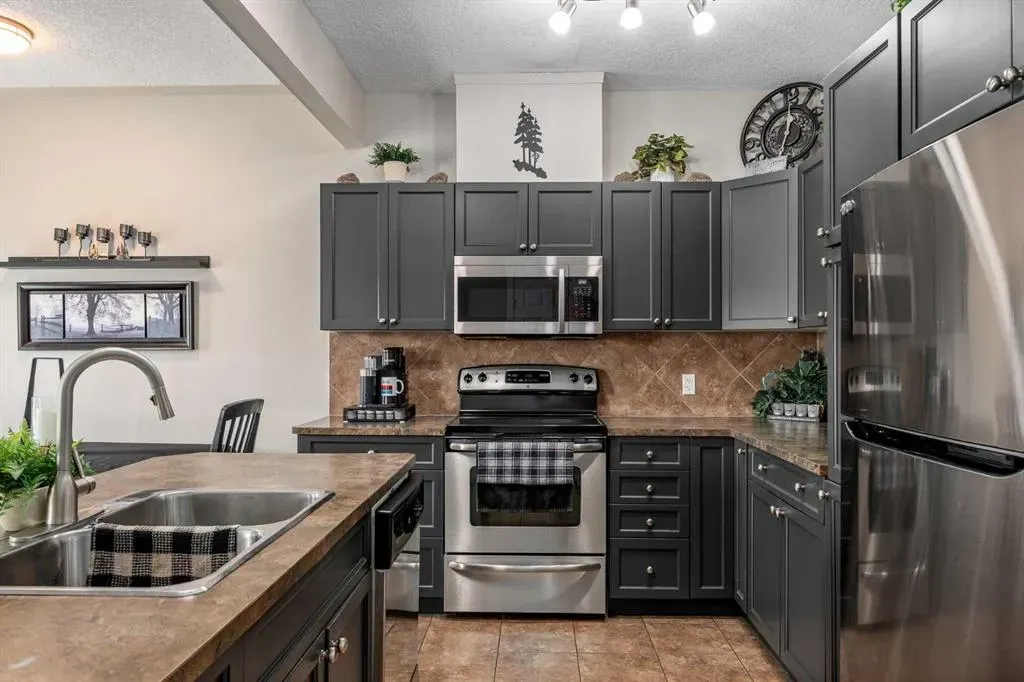 620 Luxstone Landing SW #604