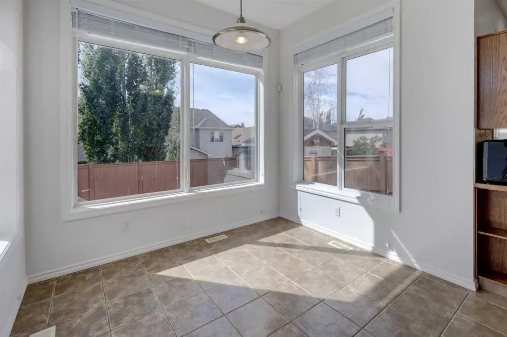 27 Rockyspring Gate NW