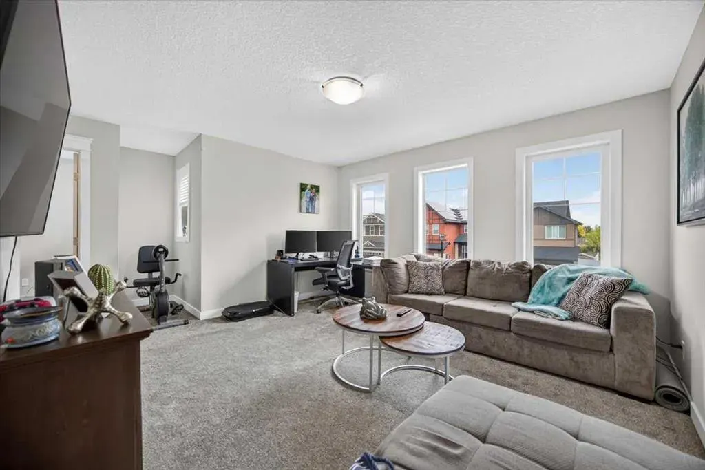 2584 Ravenslea Gardens SE