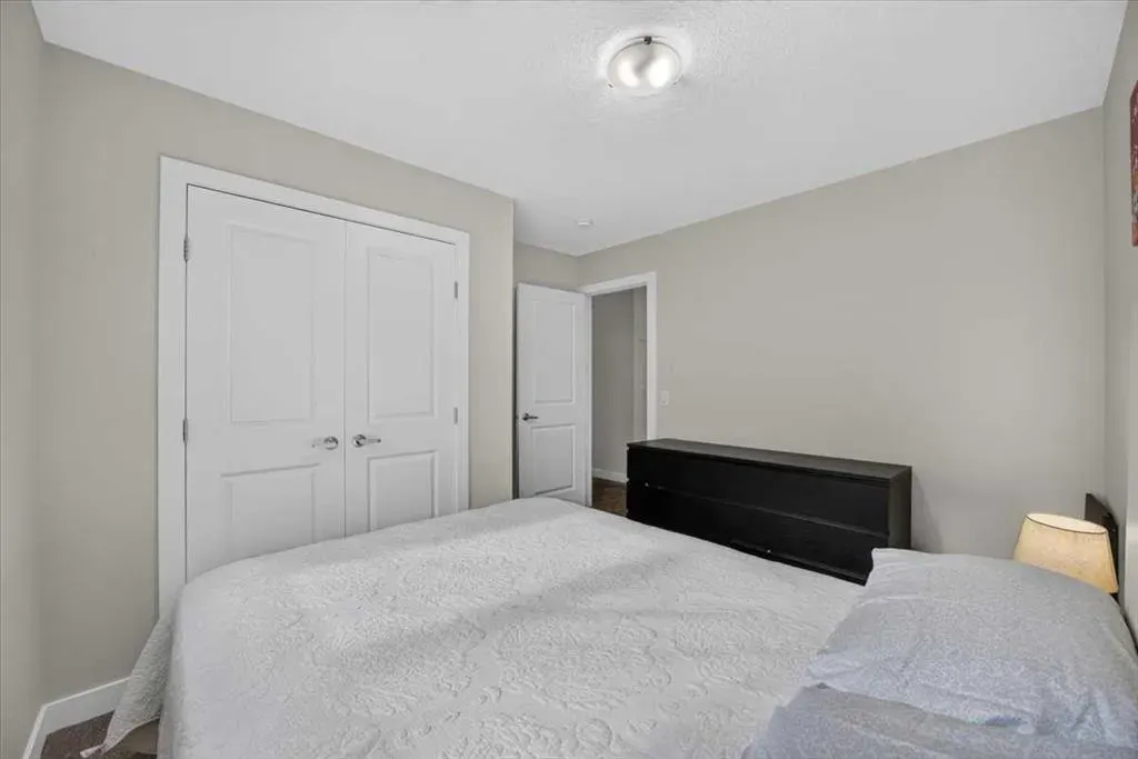 2584 Ravenslea Gardens SE