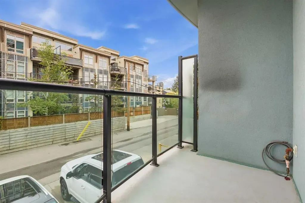 328 21 Avenue SW #210
