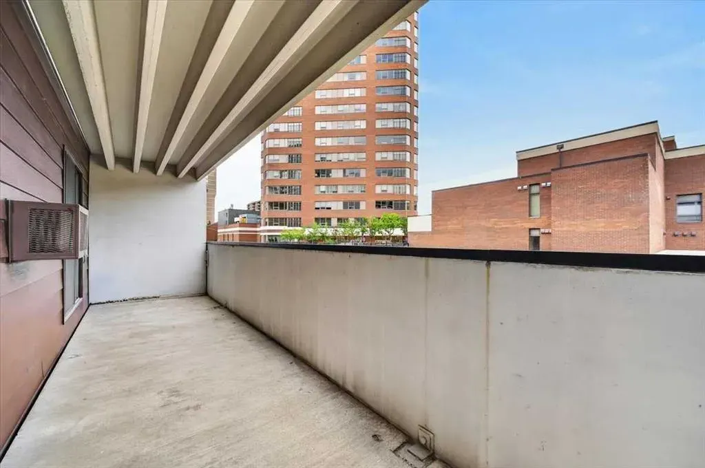 735 12 Avenue SW #402