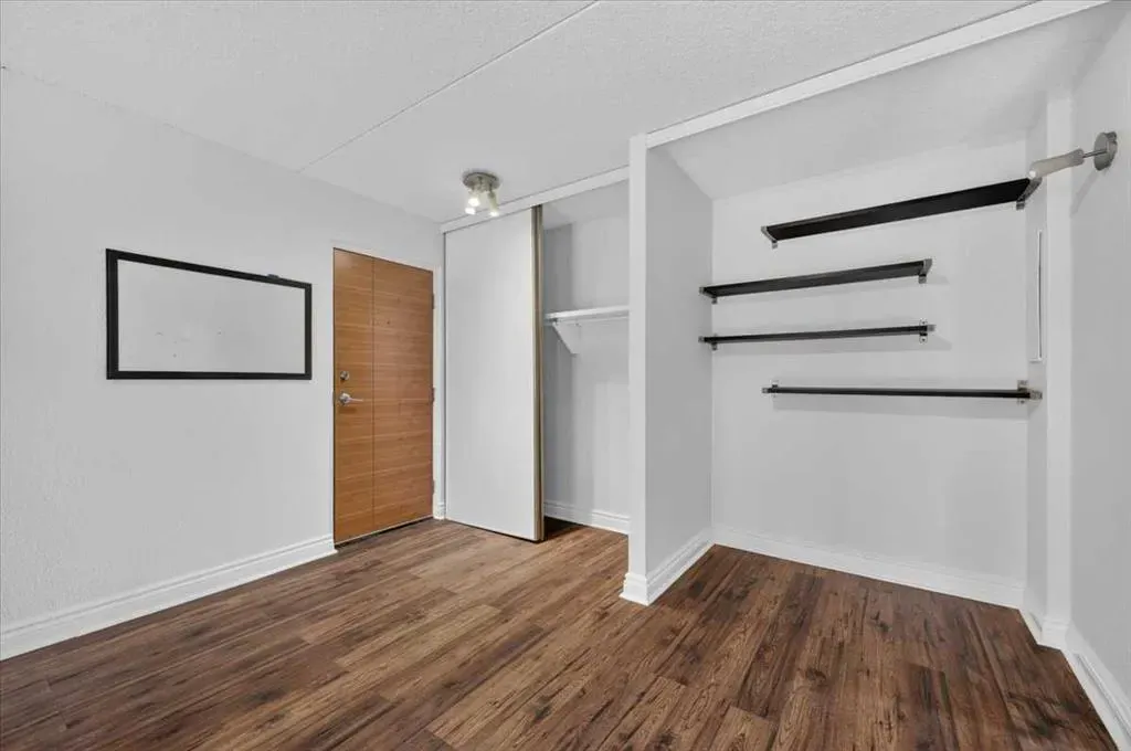 735 12 Avenue SW #402