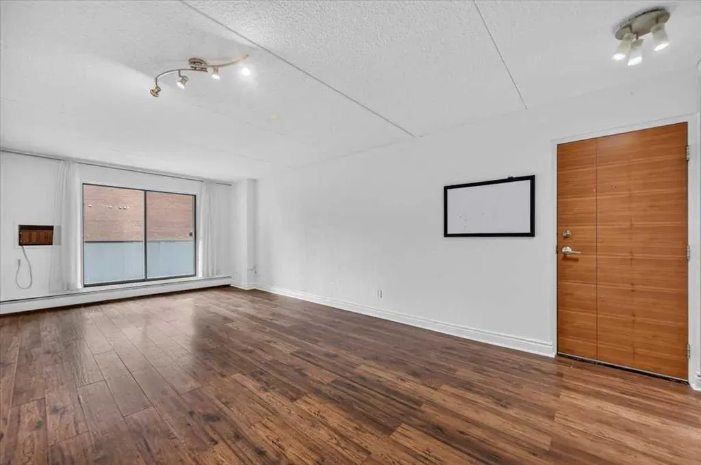735 12 Avenue SW #402