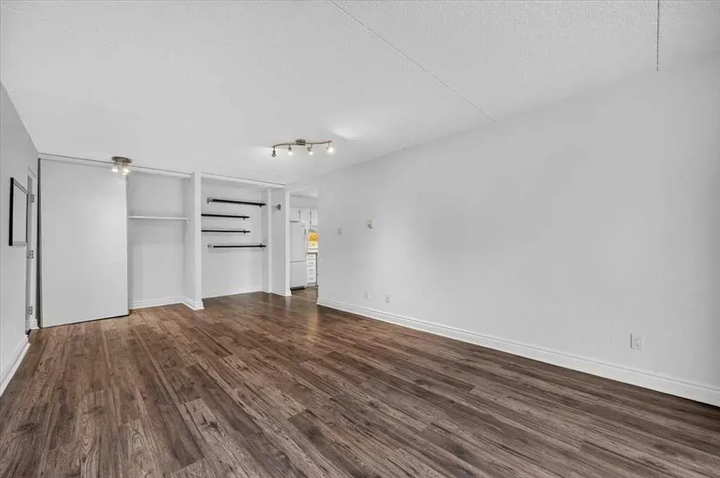 735 12 Avenue SW #402