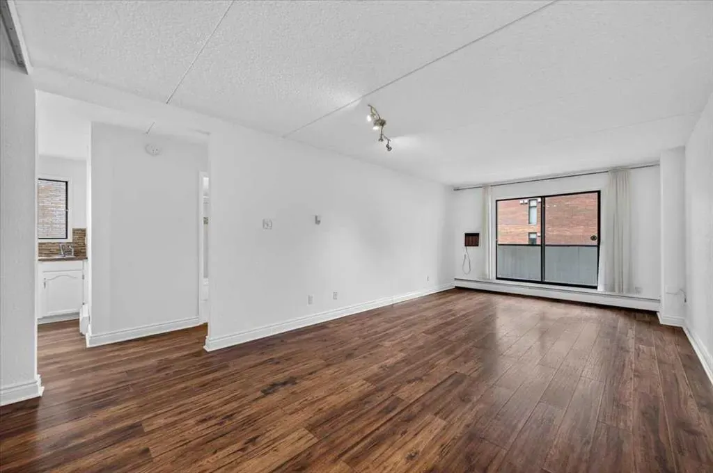 735 12 Avenue SW #402