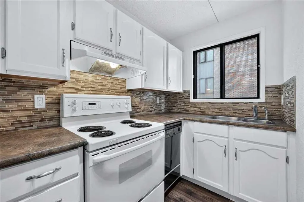 735 12 Avenue SW #402