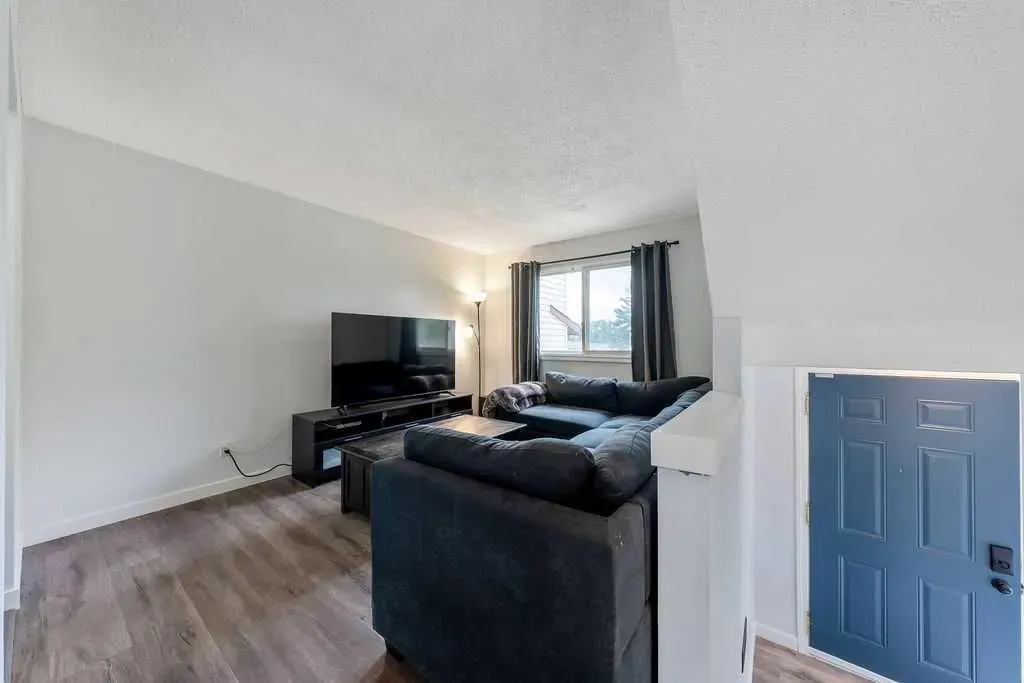 73 Glenbrook Crescent #24