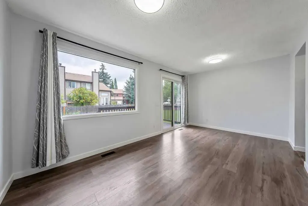 73 Glenbrook Crescent #24