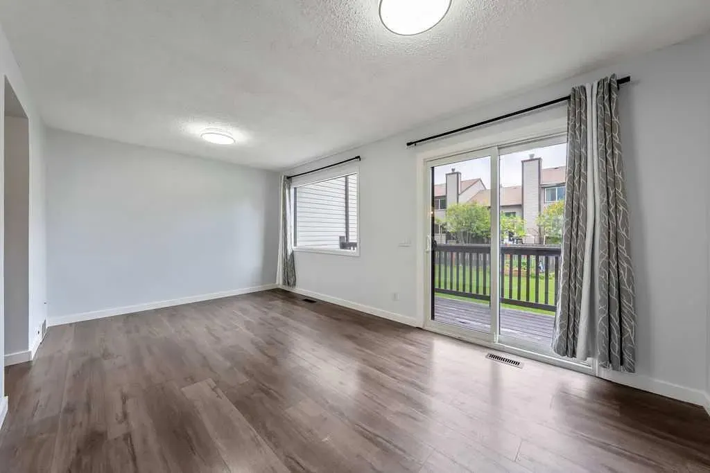 73 Glenbrook Crescent #24