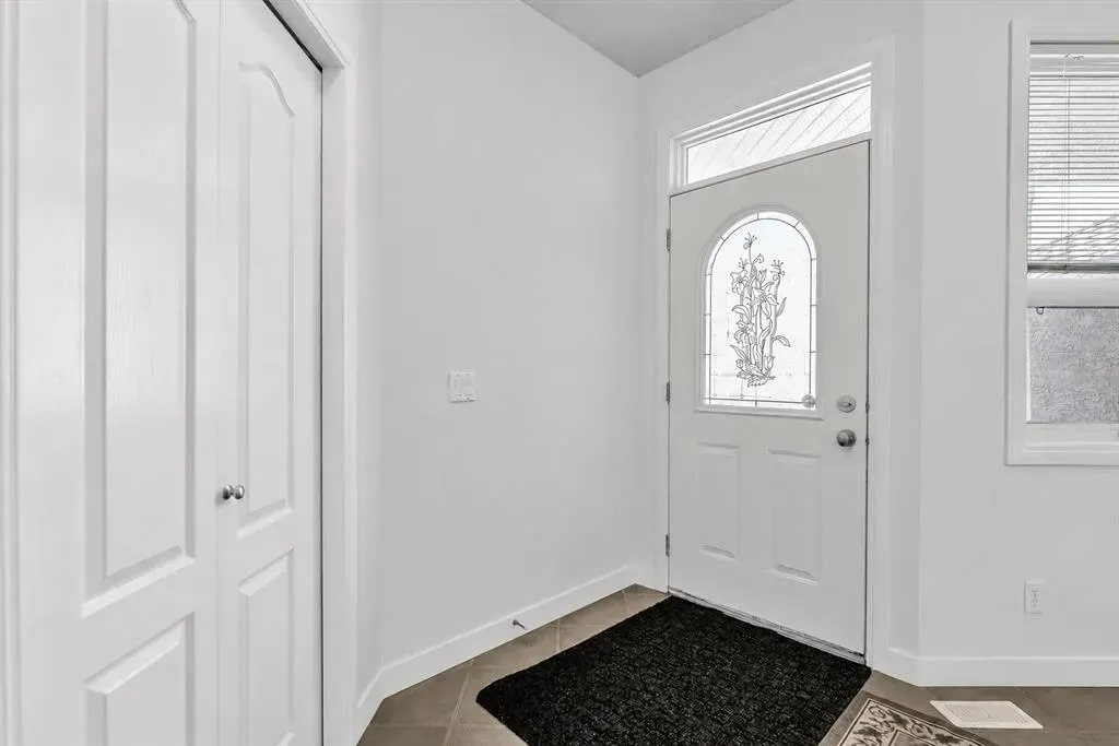 34 Royal Manor NW