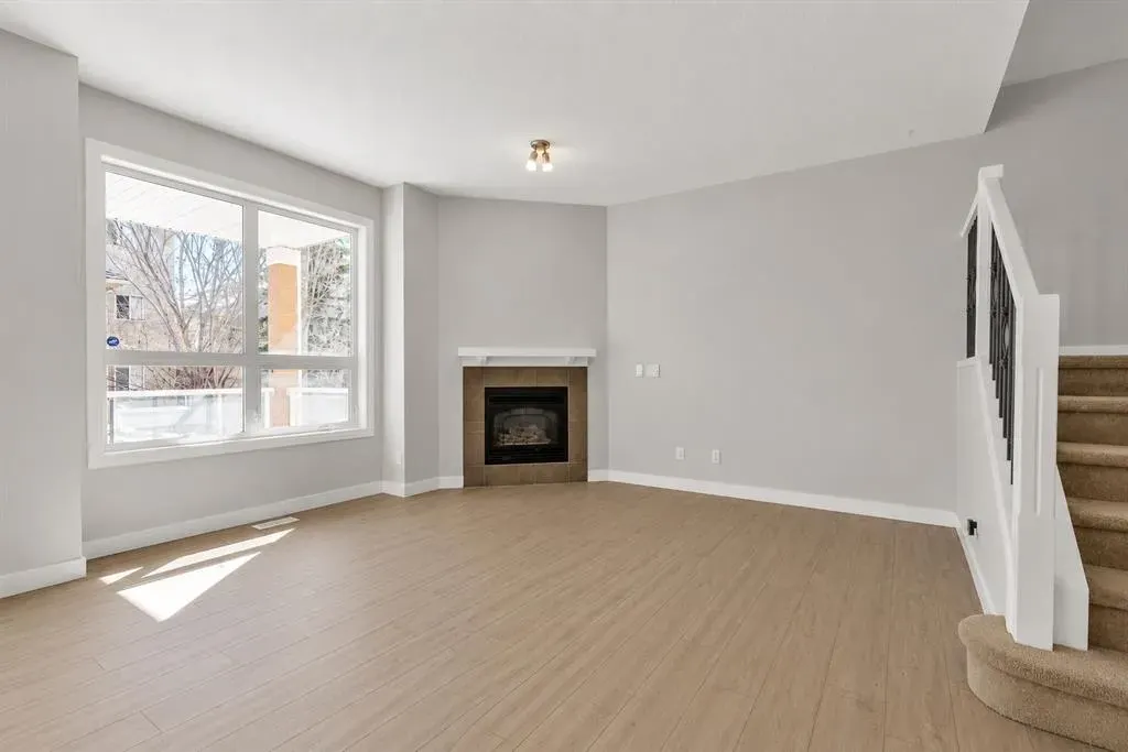 34 Royal Manor NW
