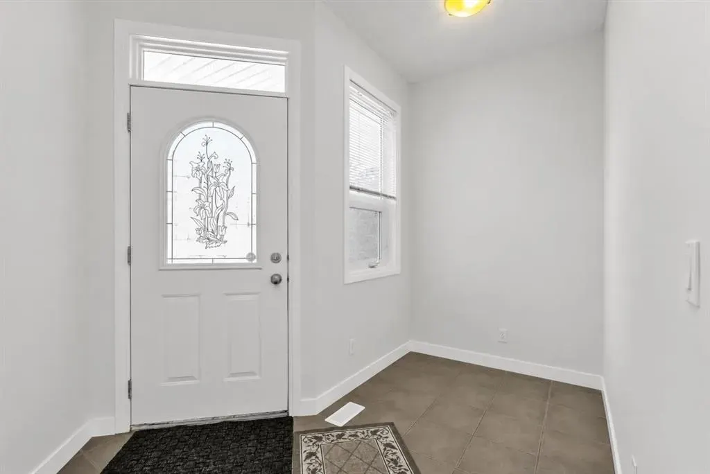 34 Royal Manor NW