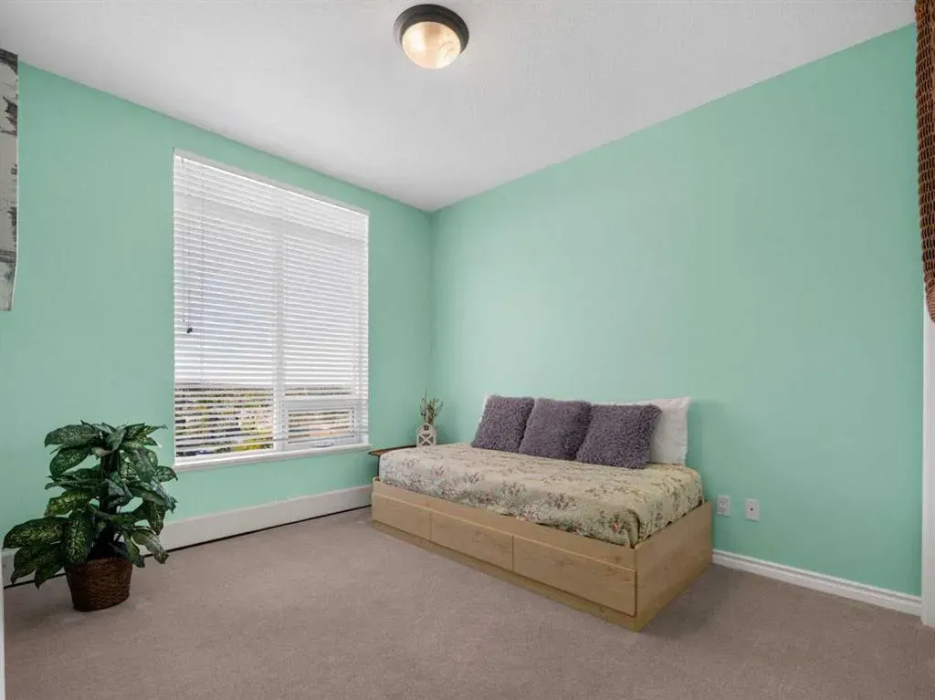 1718 14 Avenue NW #704