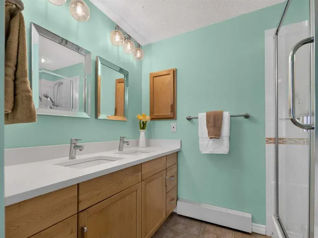 1718 14 Avenue NW #704