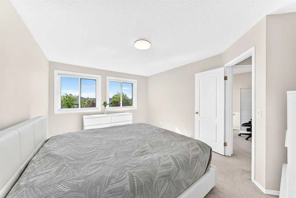 21 Rocky Vista Circle NW
