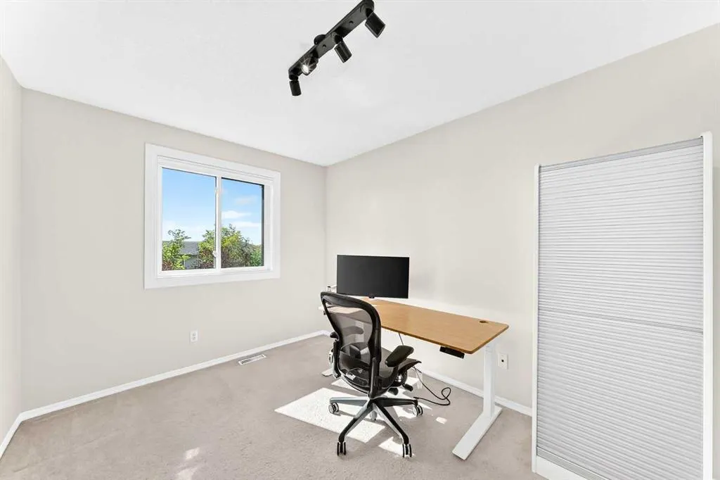 21 Rocky Vista Circle NW