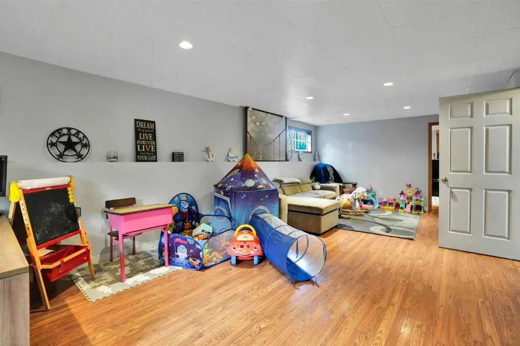 106 Strathaven Bay