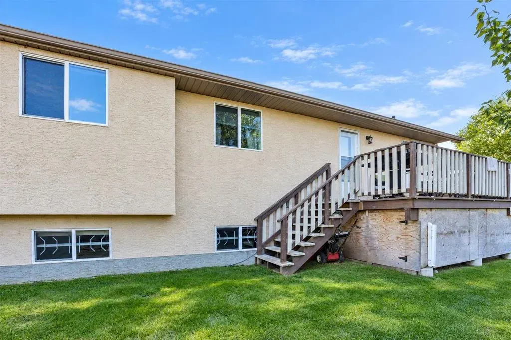 106 Strathaven Bay