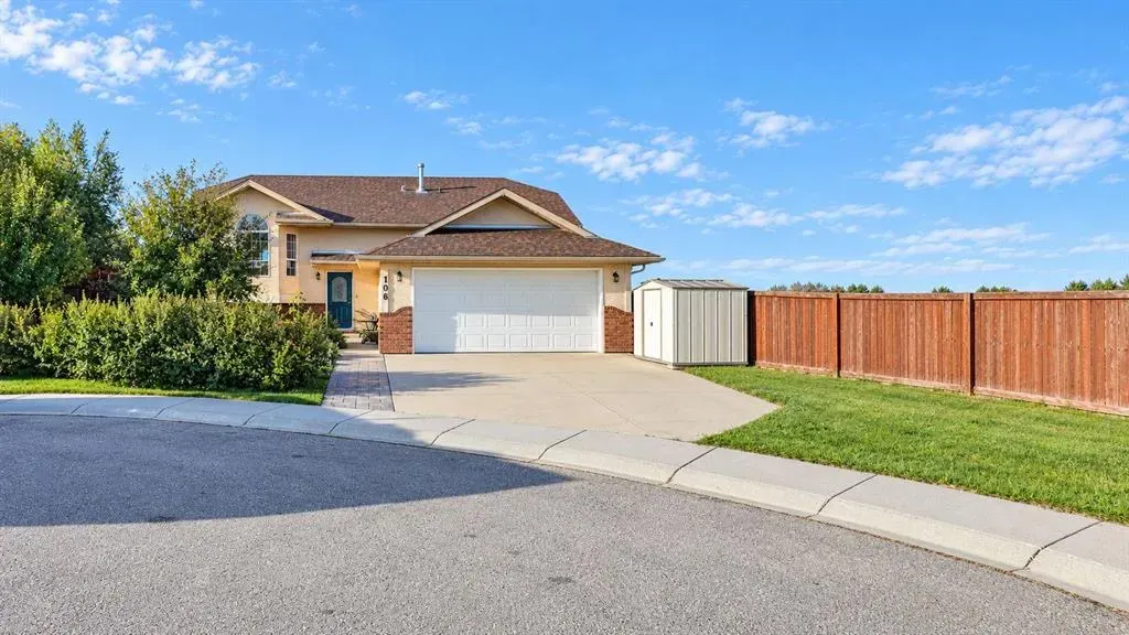 106 Strathaven Bay