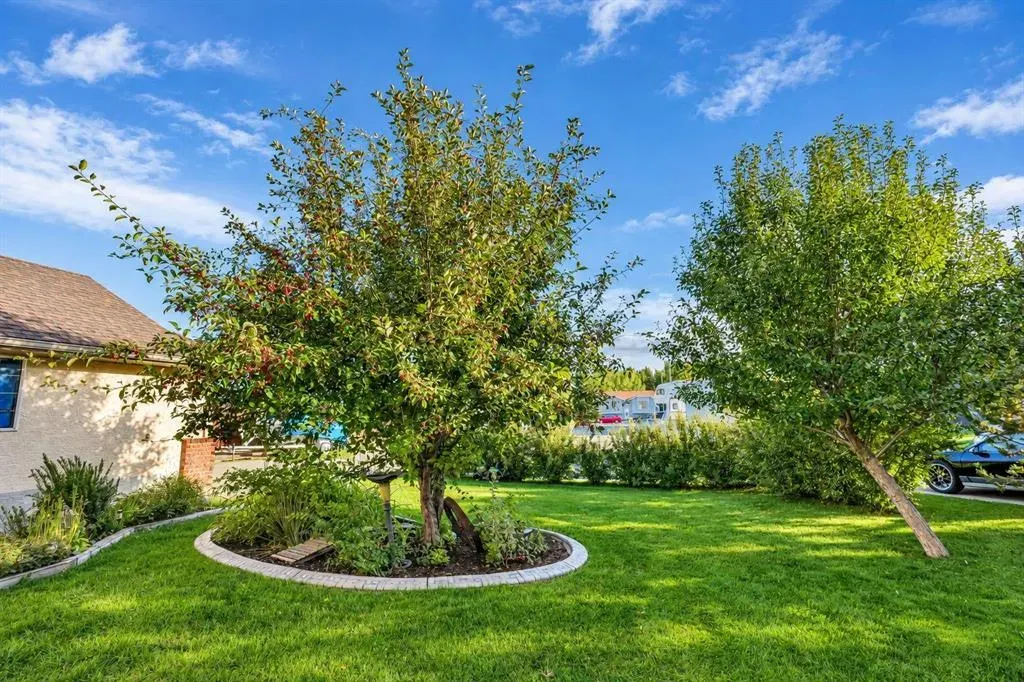 106 Strathaven Bay