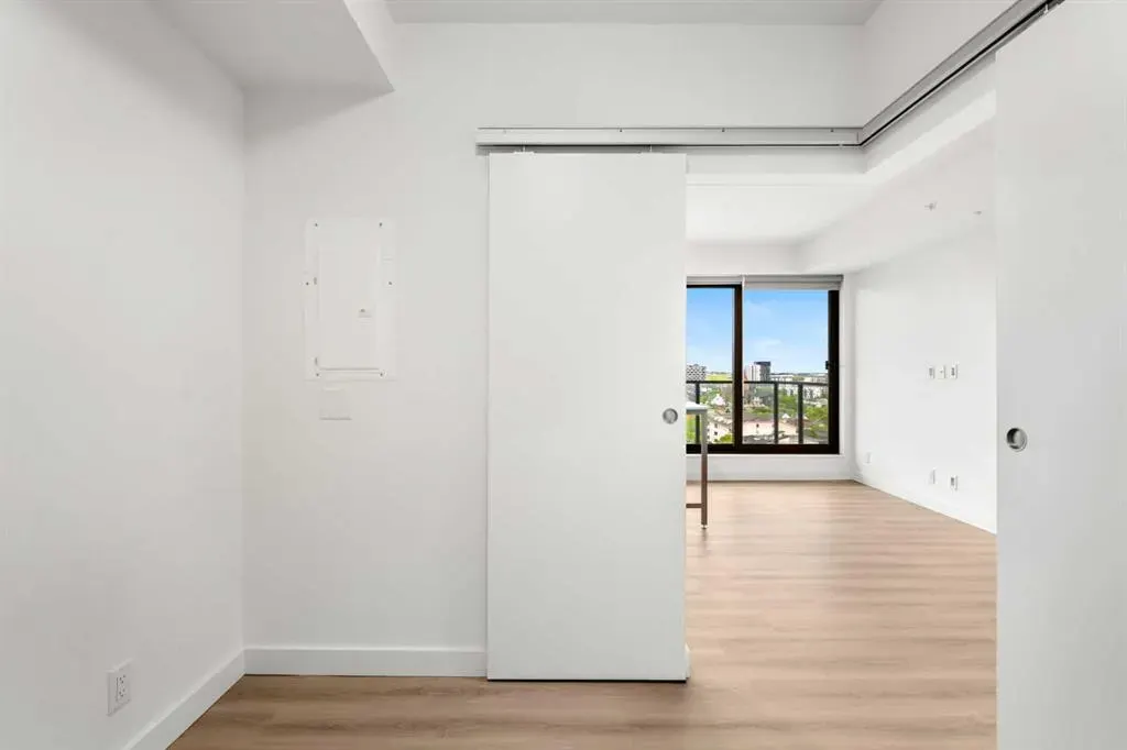 123 4 Street NE #1208