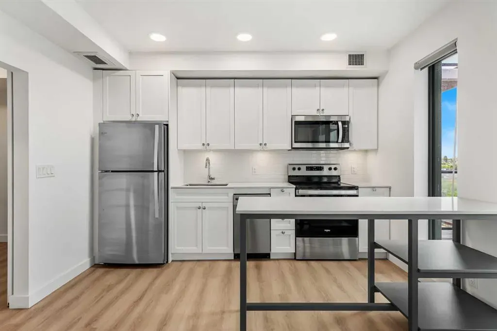 123 4 Street NE #1208