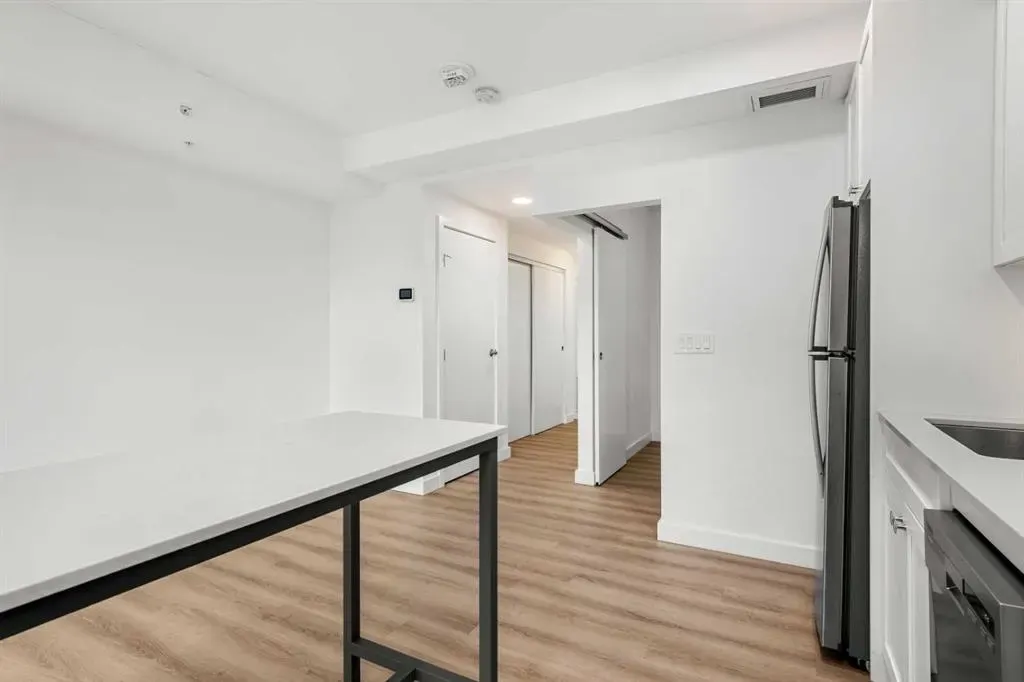 123 4 Street NE #1208