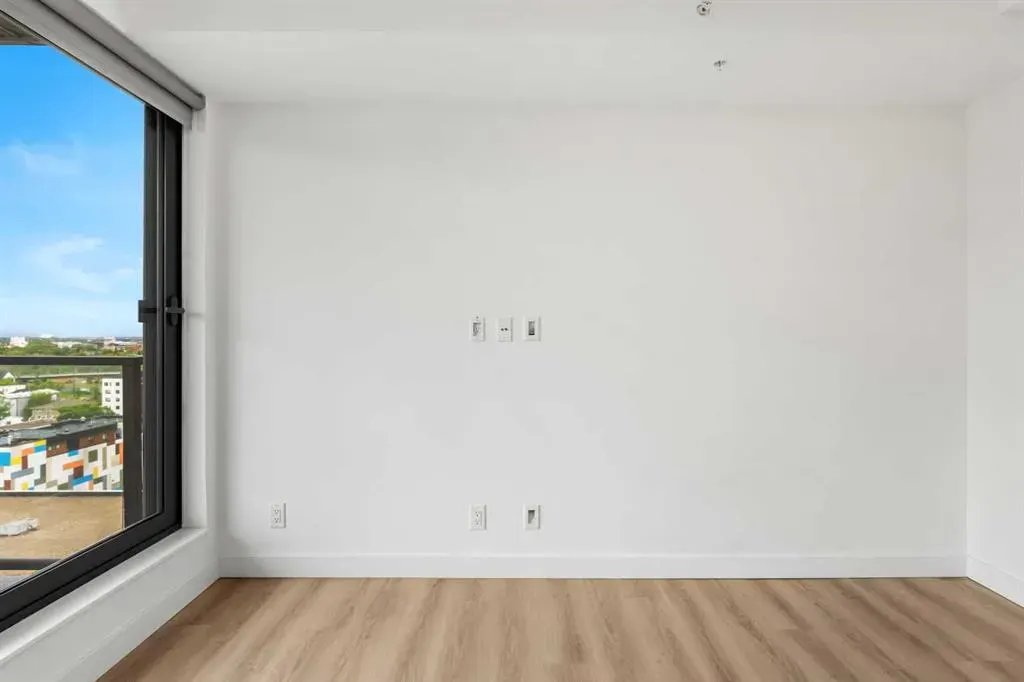 123 4 Street NE #1208