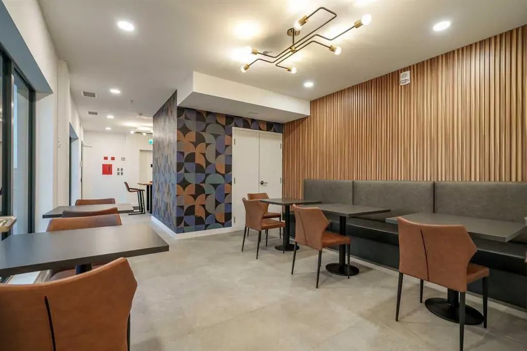 123 4 Street NE #1208