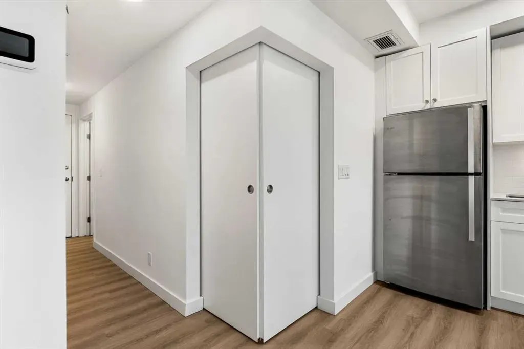123 4 Street NE #1208
