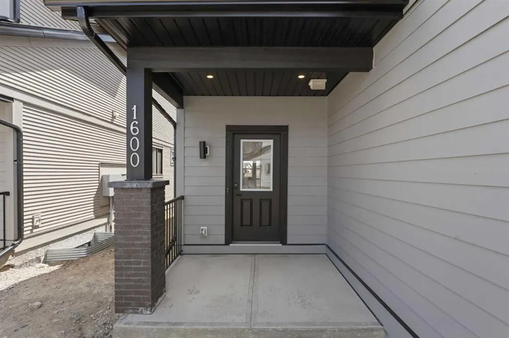 15 Coopersfield Link SW #1600