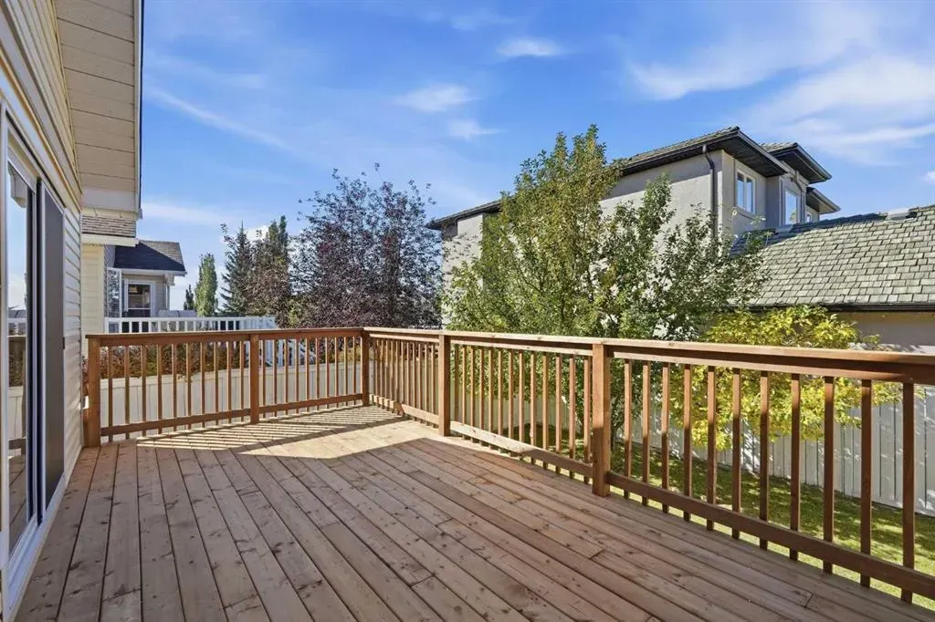 184 Arbour Lake Way NW