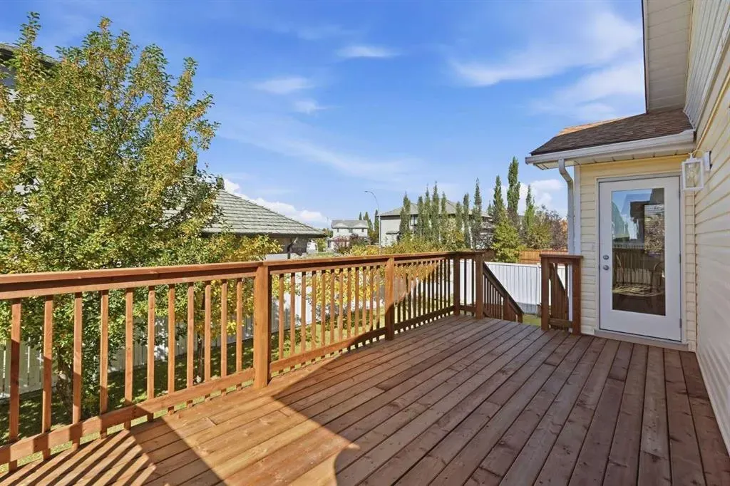 184 Arbour Lake Way NW