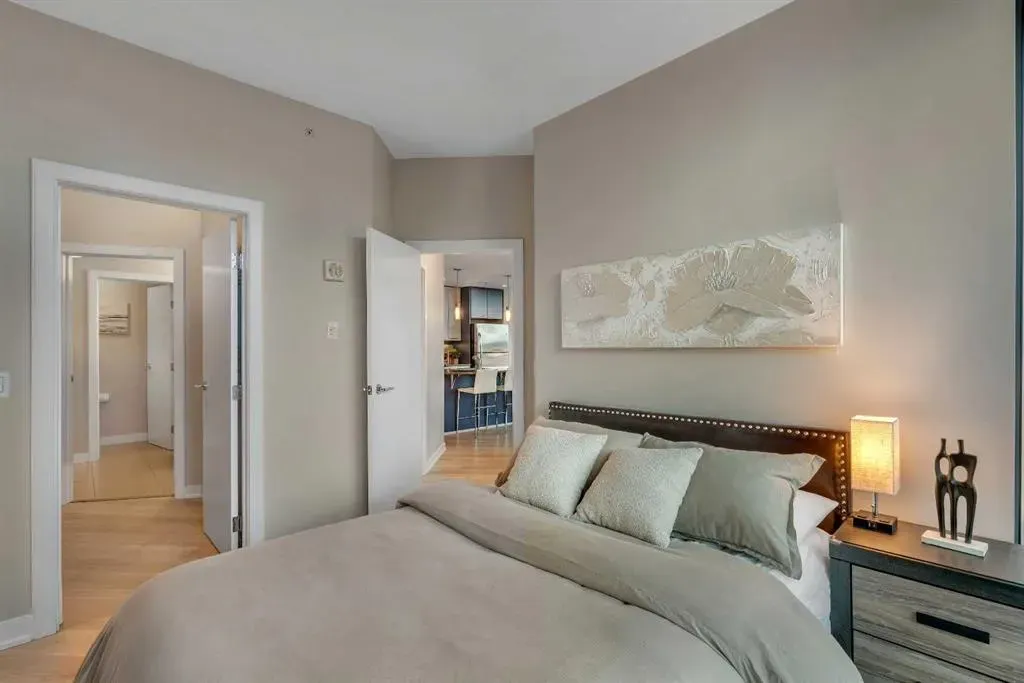 220 12 Avenue SE #2001
