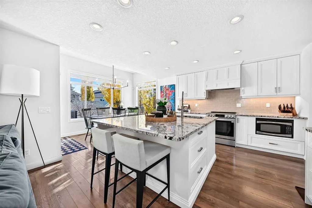 203 West Springs Close SW