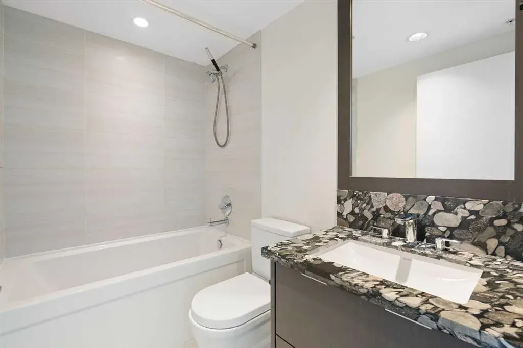 519 Riverfront Avenue SE #1006