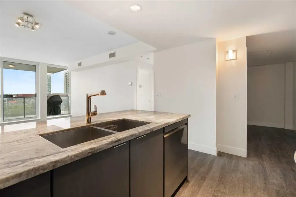 519 Riverfront Avenue SE #1006